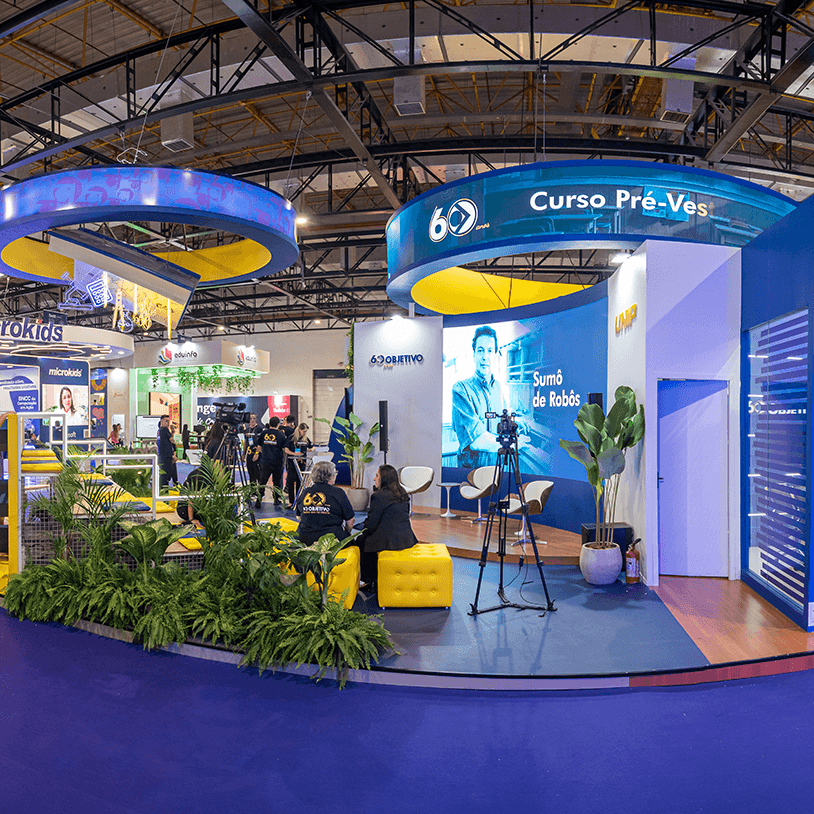 Ambiente de feira com estande da Pi On The Move